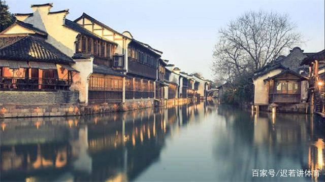 辣目洋子曾登上《男人装》泳装造型搭配灿烂笑容,性感又明媚